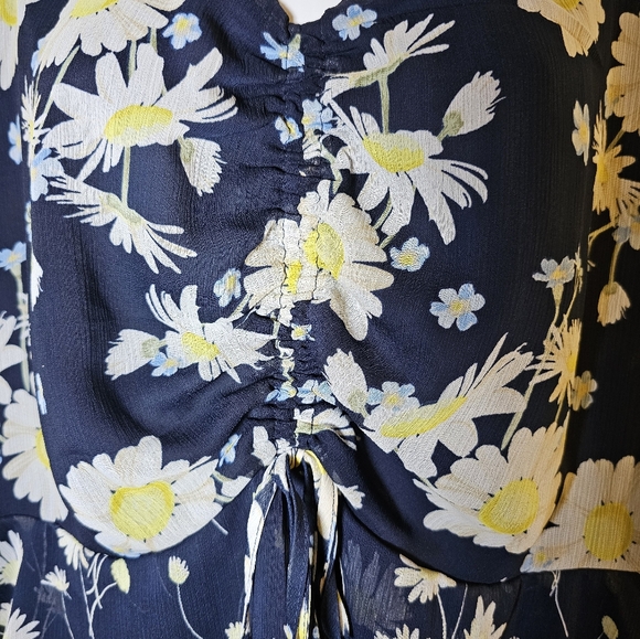 2/$20 Cato 18/20W Floral Puckered Tie Front Top - Picture 9 of 9